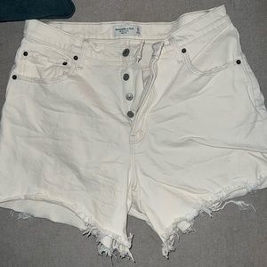 Size 32/14 the dad short high rise. Abercrombie. Never worn. Button up.